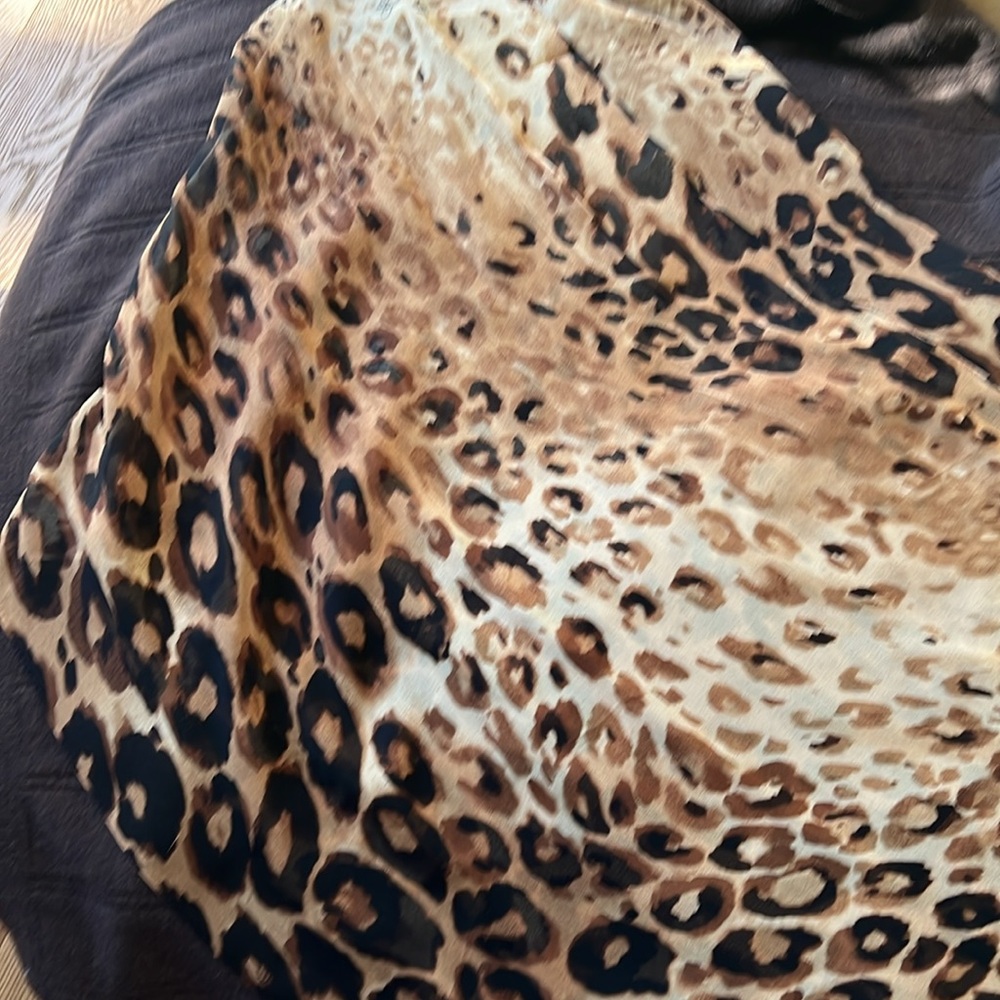 Silk leopard print scarf - Picture 3 of 7
